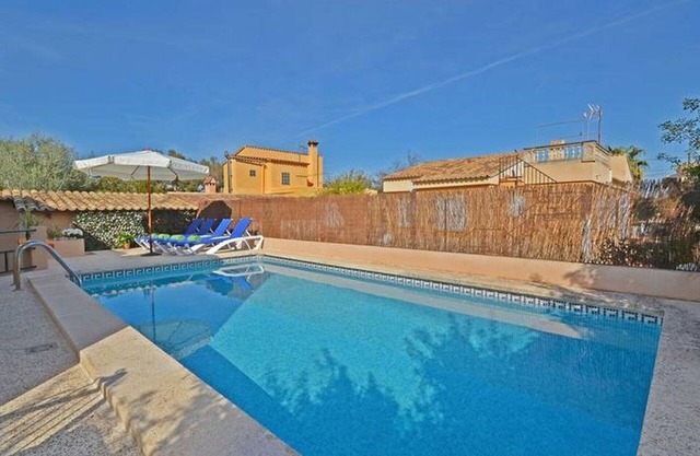 Stunning private villa for 8 guests with WIFI, TV and patio