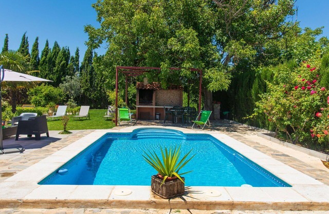 Stunning private villa for 6 guests with private pool, A/C, WIFI, TV, pets allowed and parking
