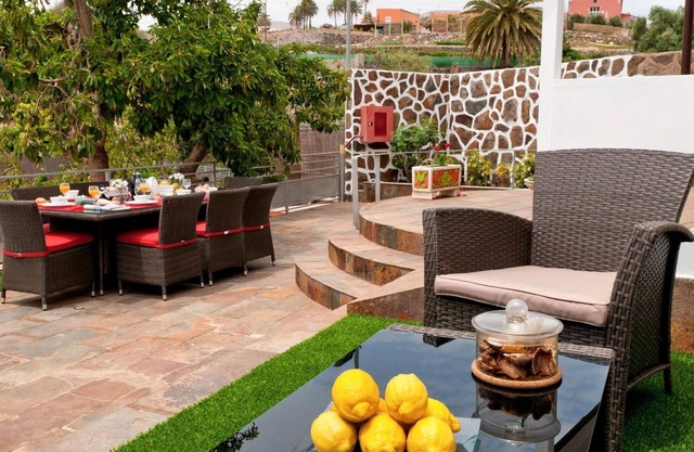 Stunning private villa for 12 guests with A/C, private pool, WIFI, TV and patio