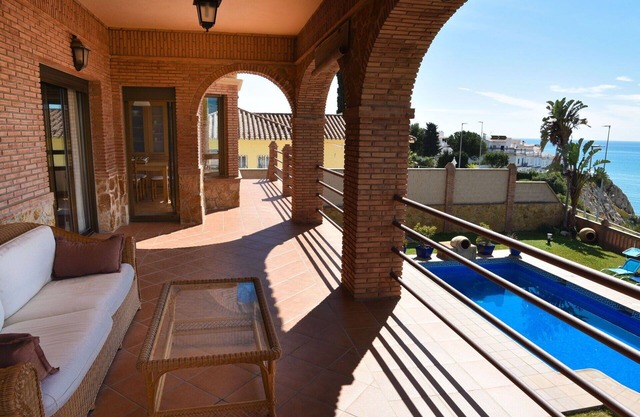 Stunning private villa for 9 guests with private pool, WIFI, A/C, TV and patio