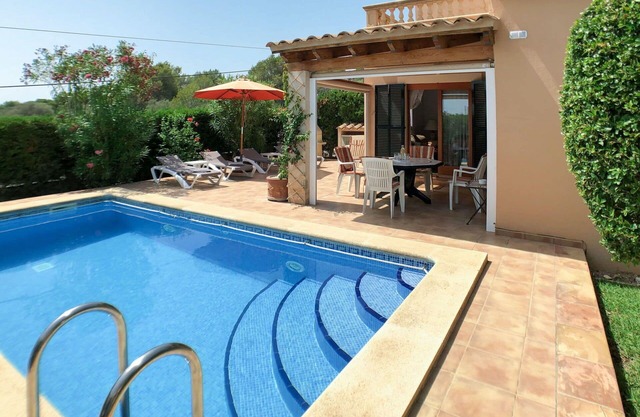 Stunning private villa for 4 people with private pool, WIFI, A/C, TV and terrace