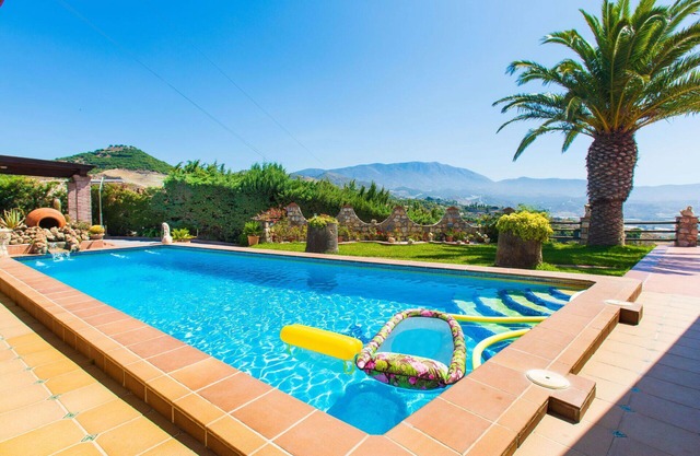 Stunning private villa for 4 guests with private pool, A/C, WIFI, TV and terrace