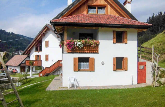 Stunning private villa for 4 guests with WIFI, TV and balcony