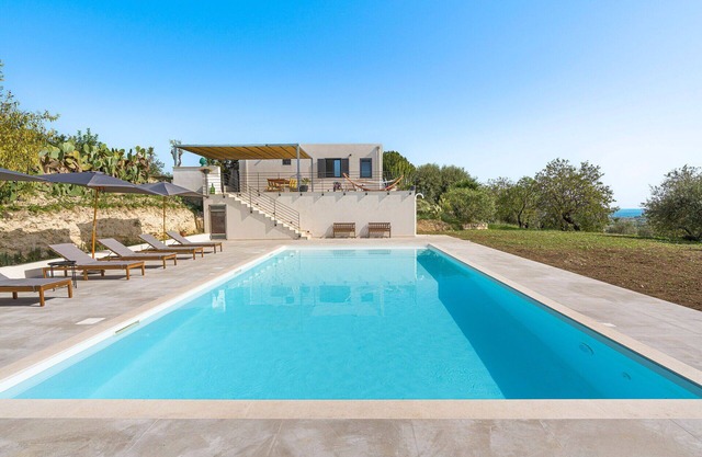 Stunning private villa for 6 people with A/C, private pool, WIFI, terrace and panoramic view