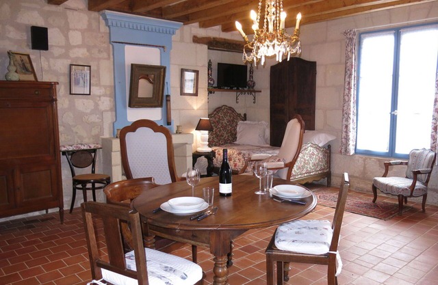 Stunning private villa for 2 people with WIFI, TV, terrace, pets allowed and parking