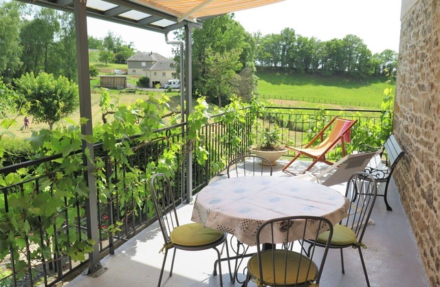 Stunning private villa for 4 guests with TV, terrace, pets allowed and panoramic view