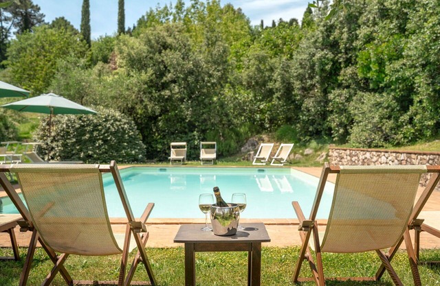 Stunning private villa with private pool, A/C, WIFI, TV, terrace and panoramic view, close to Lu.