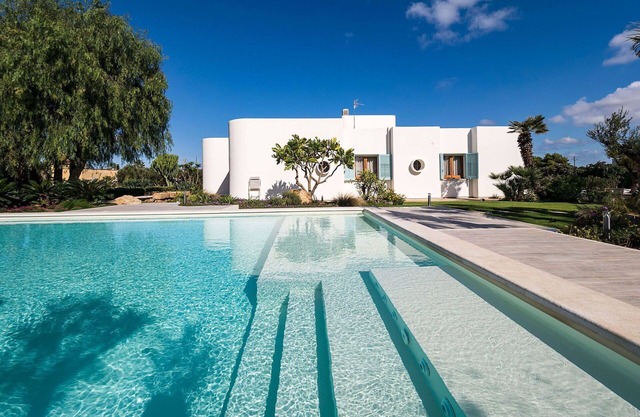 Stunning private villa for 14 people with WIFI, A/C, private pool, TV, patio and panoramic view
