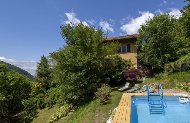 Stunning private villa for 16 people with private pool, WIFI, TV, patio and pets allowed