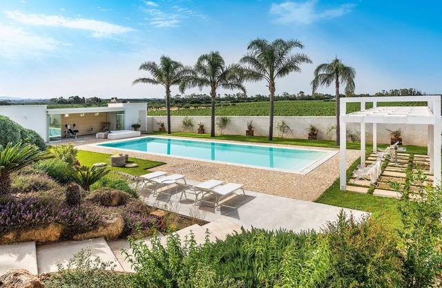 Stunning private villa for 10 guests with A/C, WIFI, private pool, TV and terrace