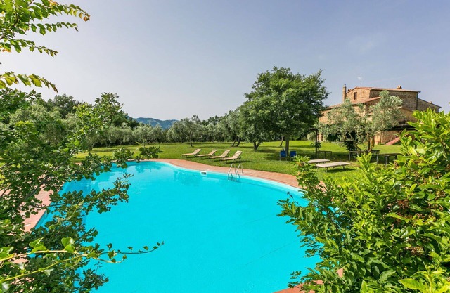 Stunning private villa for 22 people with private pool, WIFI, patio and pets allowed