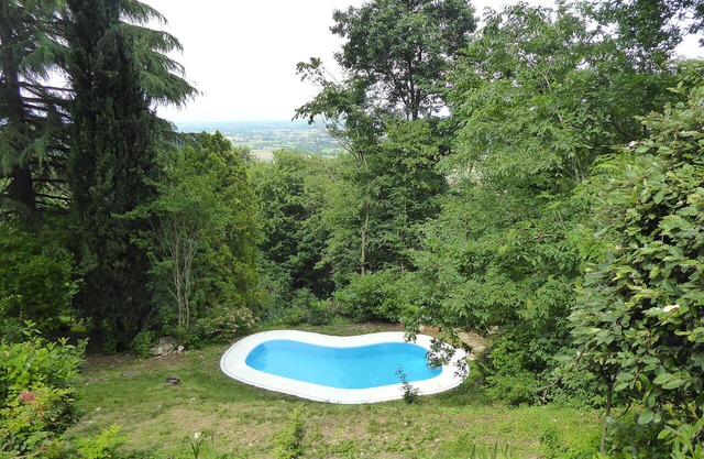 Stunning private villa with hot tub, WIFI, A/C, private pool, patio and parking, close to Padua