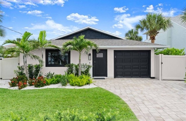 Stunning Renovated Home 6 Blocks from Flagler Ave