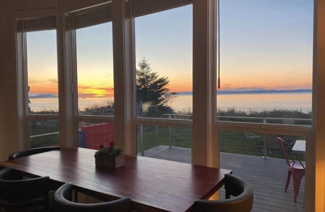 Stunning Salish Sea Views/High-end & Modern! Close to Olympic National Park!