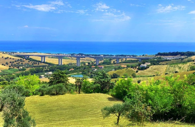 Stunning sea views, 5 minutes from the beach!