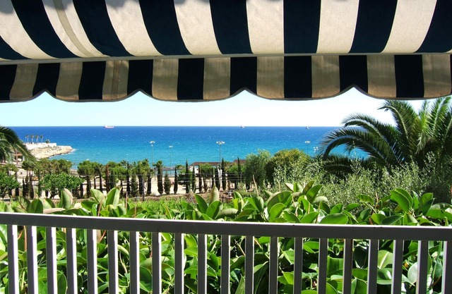 Stunning sea views, relaxing place children, swimming pool, large garden