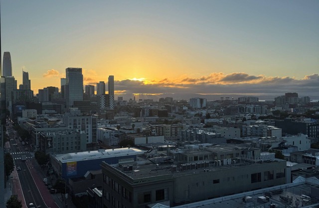 Stunning SF View – Luxe Condo in Secure Full-Amenity Building 1bedroom + Sofabed