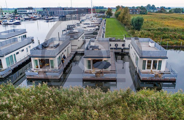 Stunning ship in Aalsmeer with kitchen