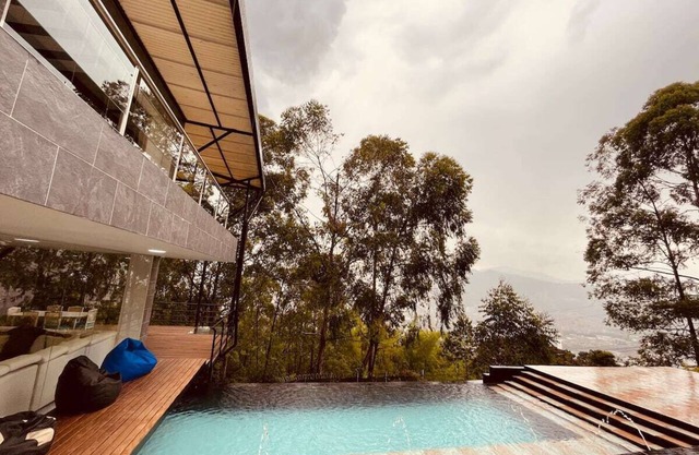 Stunning Six bedroom luxurious modern Villa