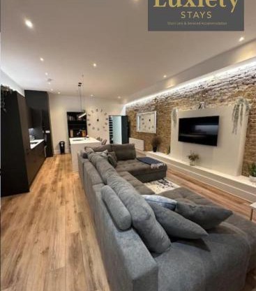 Stunning & Sleek 2BR Excellent Location Nr Cliffs Pavillion by Luxiety Stays
