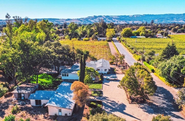 Stunning Sonoma House, 10 acres -Newly renovated!
