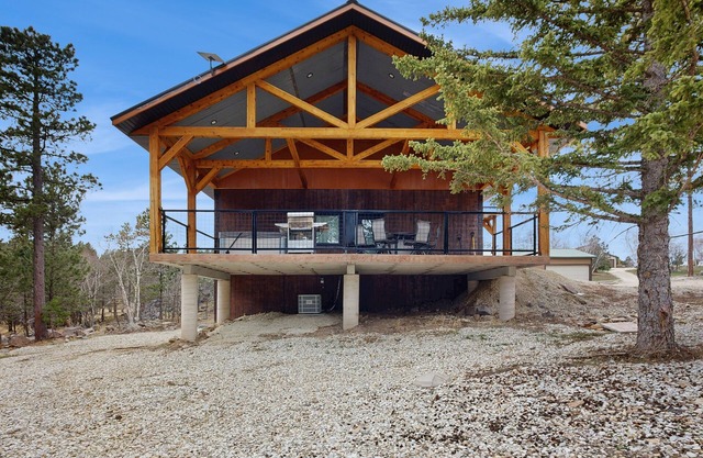 Stunning & spacious house w/private hot tub, secluded, W/D