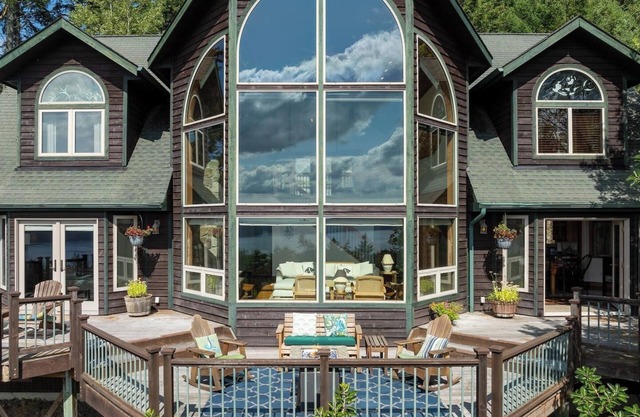 Stunning Sunsets, Luxe Lodging, Sauna and Spa, Pool Room, Close to Town and Adventures