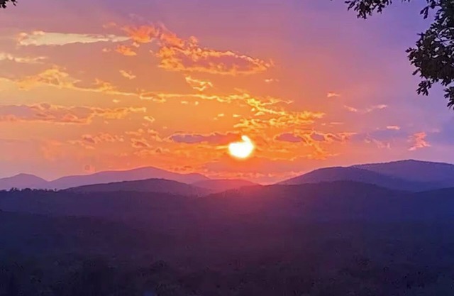 Stunning View at the Lotus View Retreat in Yogaville/Cabin