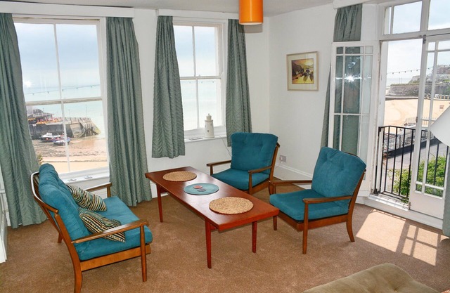 Stunning View -best location ! Walk everywhere