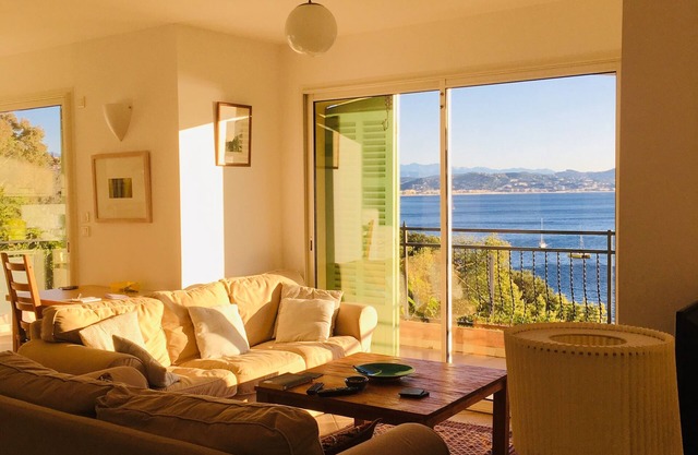 Stunning view of the Bay of Cannes, Luxury apartment