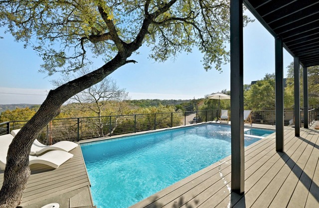 Stunning View Villa for families - with a Pool, Basketball court & playground