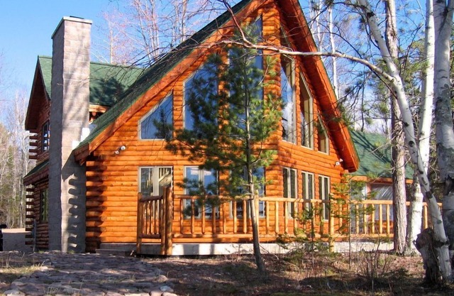Stunning Views From Beautiful Log Home On The Shore Of Lake Superior.