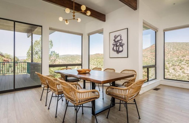 Stunning Views, Large Deck W/Private Hiking Trail