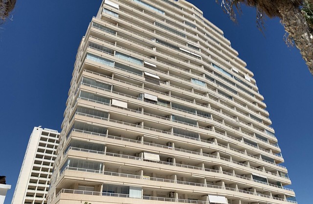 Stunning views over the sea + parking. TOP