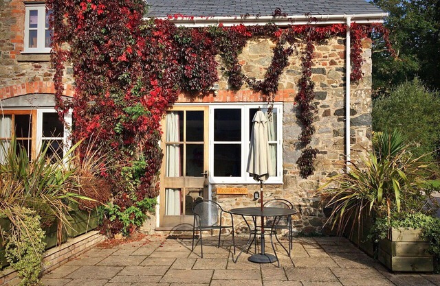 Stunning villa for 2 guests with WIFI, terrace, pets allowed and parking