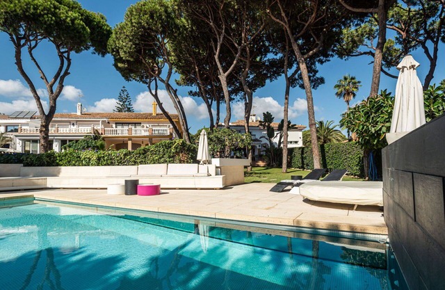 Stunning villa for 10 people with A/C, private pool, WIFI and patio