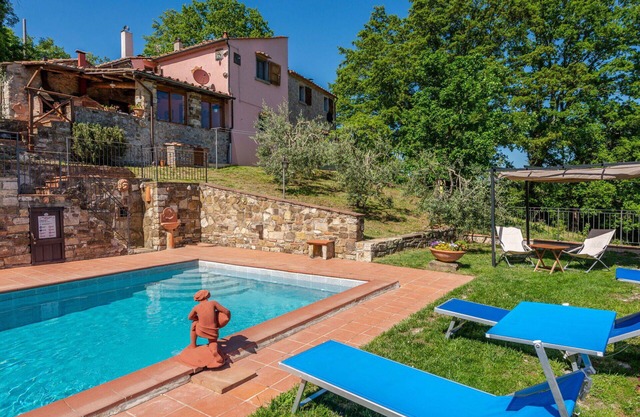 Stunning villa for 11 guests with private pool, WIFI, TV, terrace and pets allowed