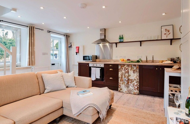 Stunning villa for 2 guests with WIFI, pets allowed and parking