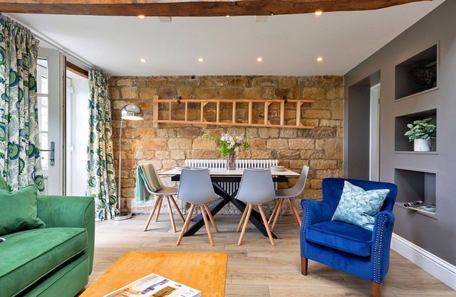 Stunning villa for 4 guests with WIFI, pets allowed and parking
