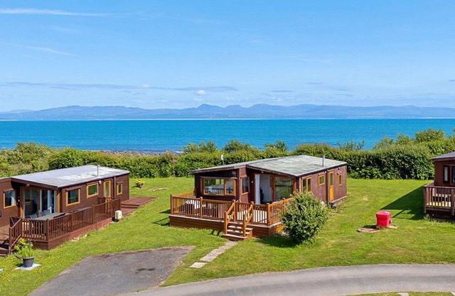Stunning villa for 4 people with WIFI, pets allowed and parking