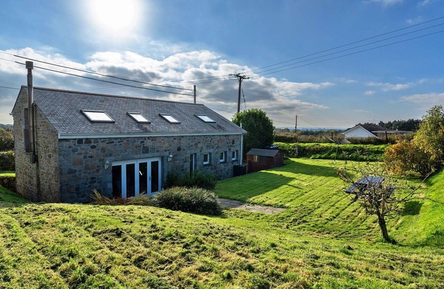 Stunning villa for 5 people with WIFI, pets allowed and parking