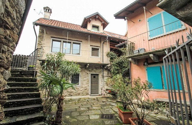 Stunning villa for 6 guests with TV and patio