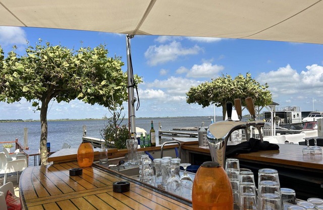 Stunning villa for 6 guests with WIFI, A/C, TV, terrace, pets allowed and parking