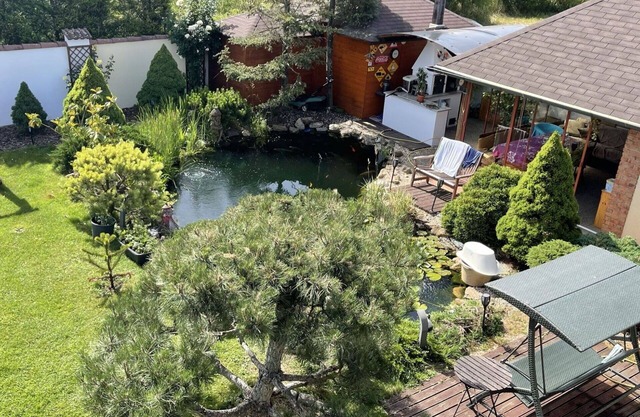 Stunning villa for 4 guests with WIFI, hot tub, private pool, TV, patio, pets allowed and parking