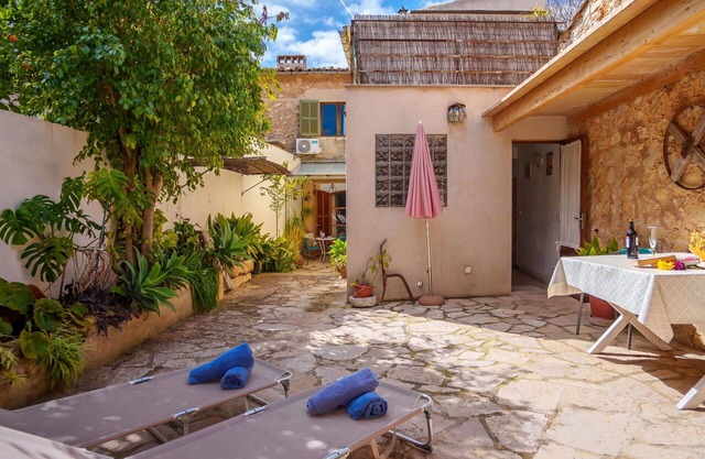 Stunning villa for 4 people with WIFI, A/C, TV and patio