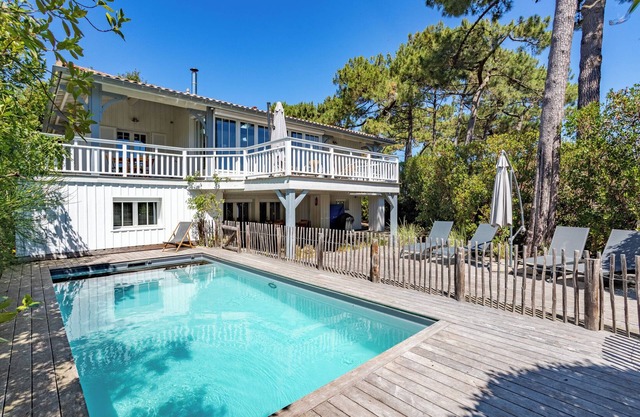 Stunning villa with pool, Bassin view