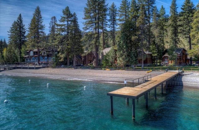 Stunning Villa right on the Lake