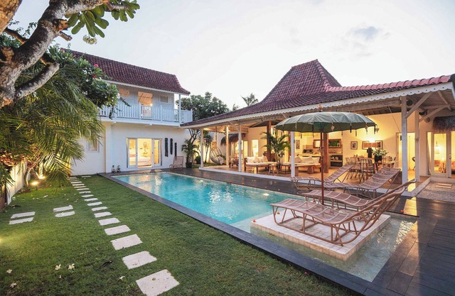 Stunning Villa with Pool next to the Beach