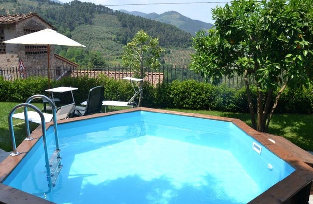 Stunning villa with WIFI, private pool, A/C, TV, terrace and panoramic view, close to Lucca