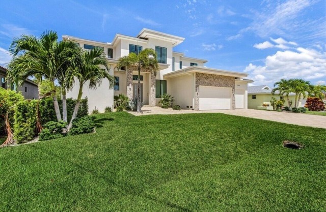 Stunning Waterfront Villa with Private Pool and Dock in Cape Coral